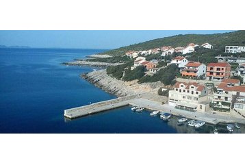 Chorwacja Privát Zavalatica, Zewnątrz